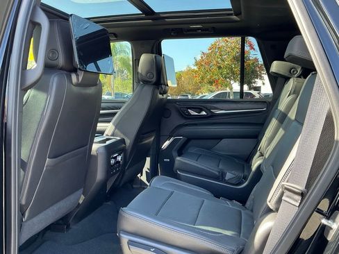 Used 2021 GMC Yukon Denali w/ Denali Premium Package image 27