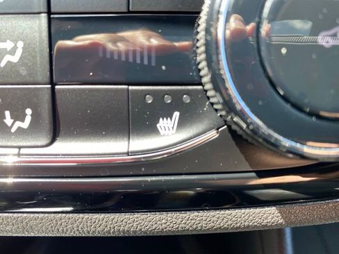 Used 2025 Buick Envista Sport Touring w/ Experience Buick Package FWD image 12