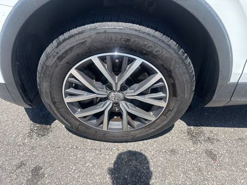 Used 2020 Volkswagen Tiguan SEL FWD image 7