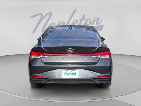 Used 2022 Hyundai Elantra SEL FWD image 6