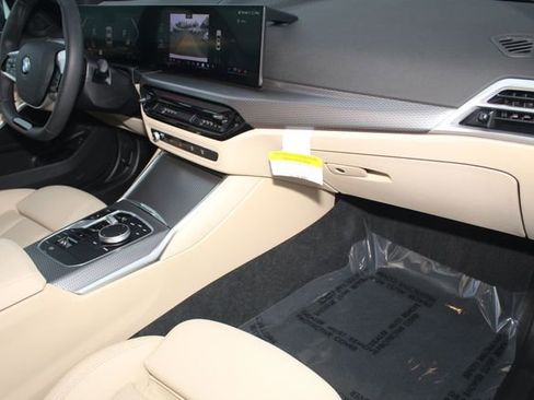 Used 2025 BMW 330i xDrive Sedan w/ M Sport Package image 27