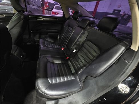 Used 2017 Ford Fusion SE w/ Fusion SE Technology Package image 23