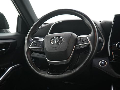 Used 2025 Toyota Highlander XSE AWD/4WD image 15