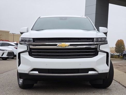Used 2024 Chevrolet Suburban LT image 3