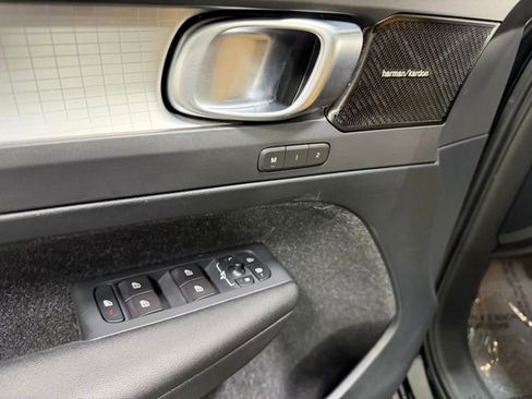Used 2019 Volvo XC40 T5 Momentum image 20