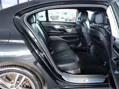 Used 2017 BMW 740i image 33