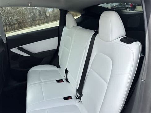 Used 2021 Tesla Model Y Long Range image 18