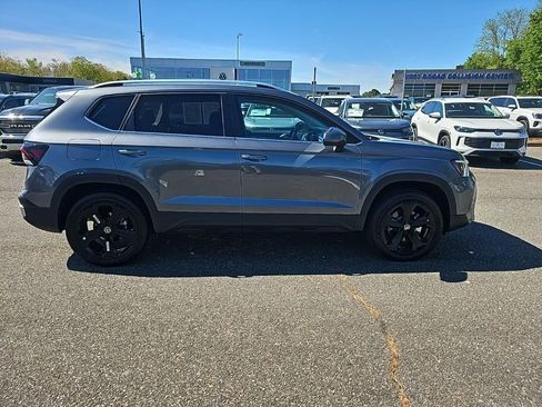 Used 2025 Volkswagen Taos SEL AWD/4WD image 5