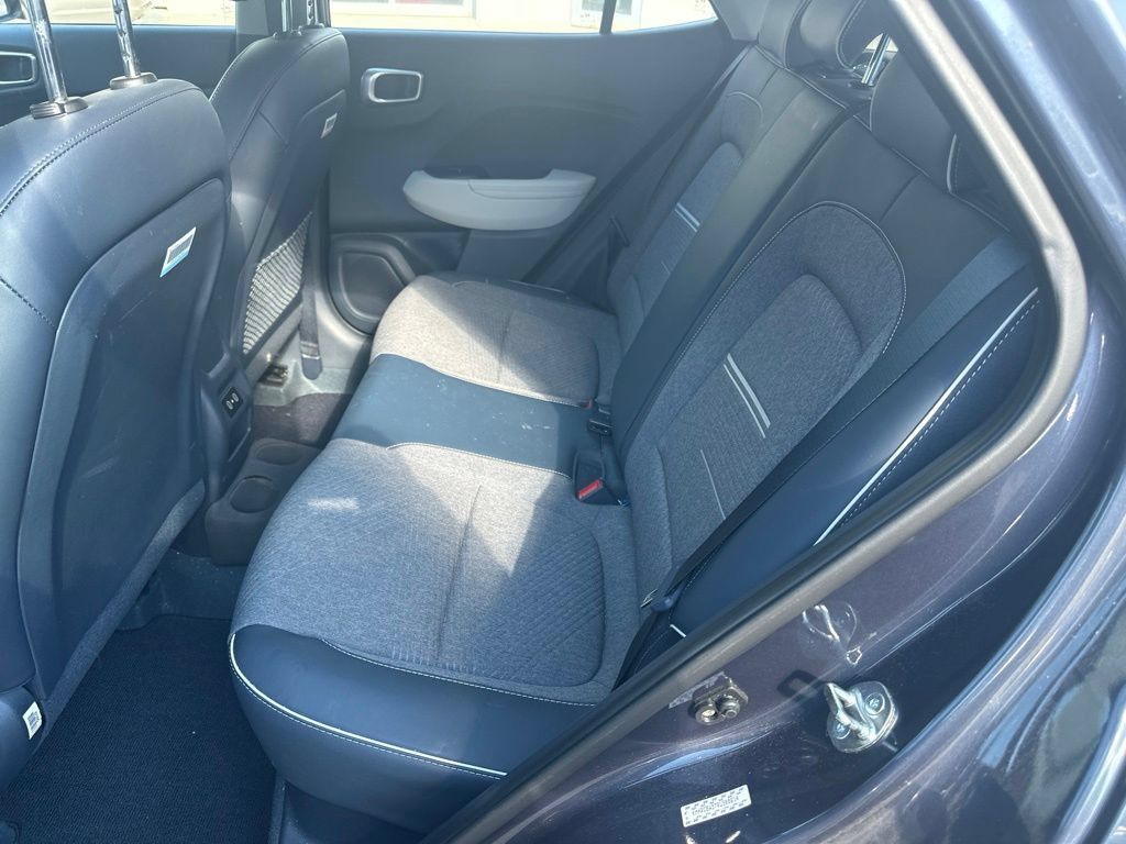 Used 2024 Hyundai Venue Limited FWD image 6