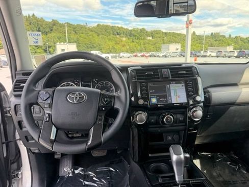Certified 2021 Toyota 4Runner TRD Off-Road Premium AWD/4WD image 15
