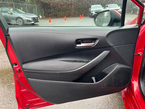 Used 2021 Toyota Corolla LE image 18