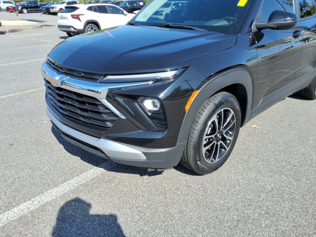 Certified 2024 Chevrolet TrailBlazer LT w/ Convenience Package FWD image 9