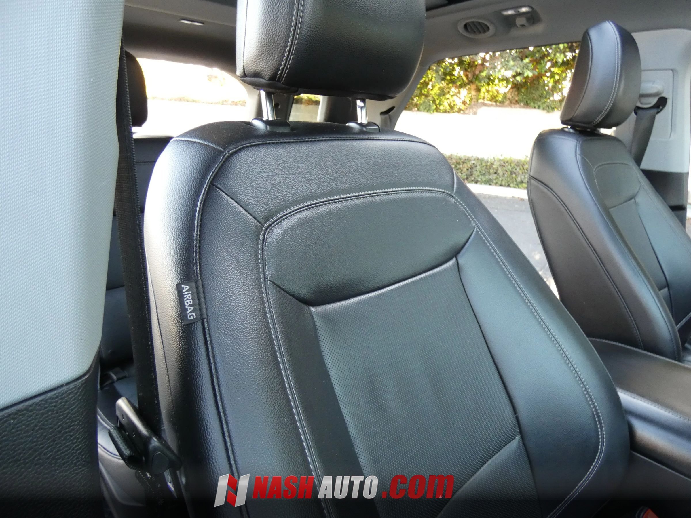 Used 2021 Ford Explorer Limited AWD/4WD image 32