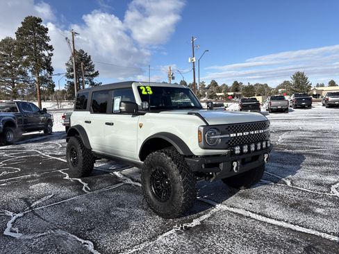 Used 2023 Ford Bronco Badlands image 2