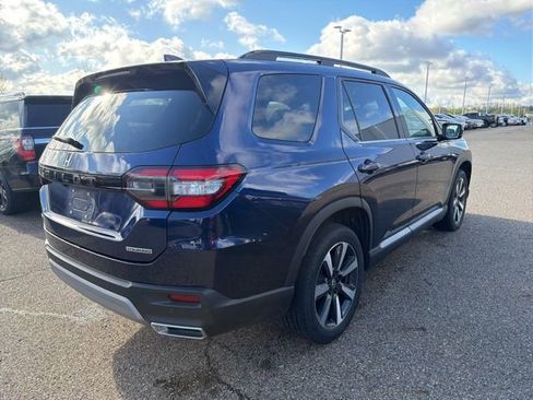 Used 2024 Honda Pilot Touring image 3