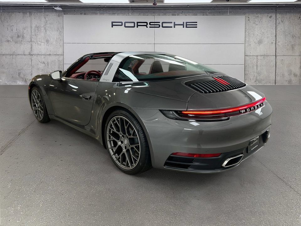Certified 2024 Porsche 911 Targa 4 AWD/4WD image 38