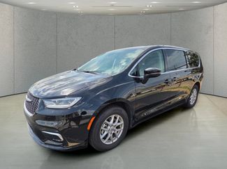 Used 2024 Chrysler Pacifica Touring-L FWD video 1