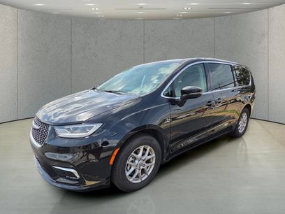 Used 2024 Chrysler Pacifica Touring-L