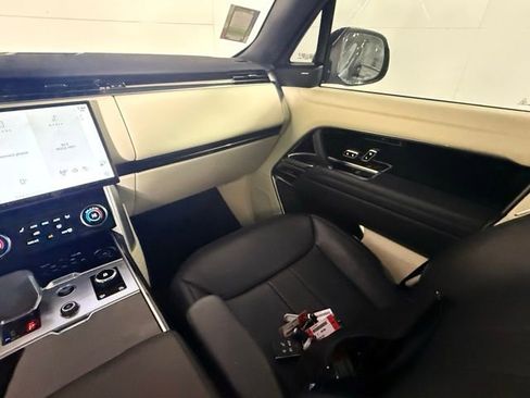 Certified 2023 Land Rover Range Rover SE image 18