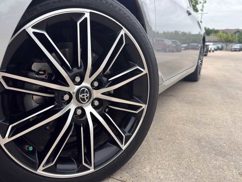 Used 2019 Toyota Avalon Touring w/ Advanced Safety Package FWD image 6