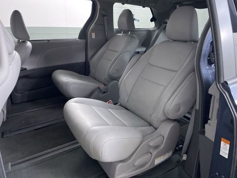 Used 2017 Toyota Sienna XLE Premium AWD/4WD image 21