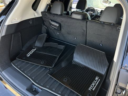 Certified 2025 Nissan Rogue SV image 27