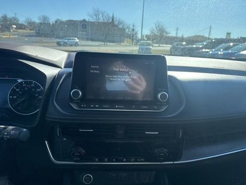 Used 2021 Nissan Rogue SV image 18