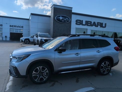 Used 2025 Subaru Ascent Limited image 10