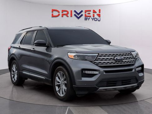 Used 2021 Ford Explorer Limited w/ Equipment Group 301A image 7