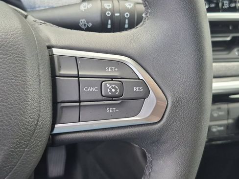 Used 2025 Jeep Compass Latitude AWD/4WD image 21