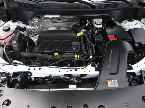 Certified 2025 Chevrolet Trax RS w/ Sunroof Package FWD image 30