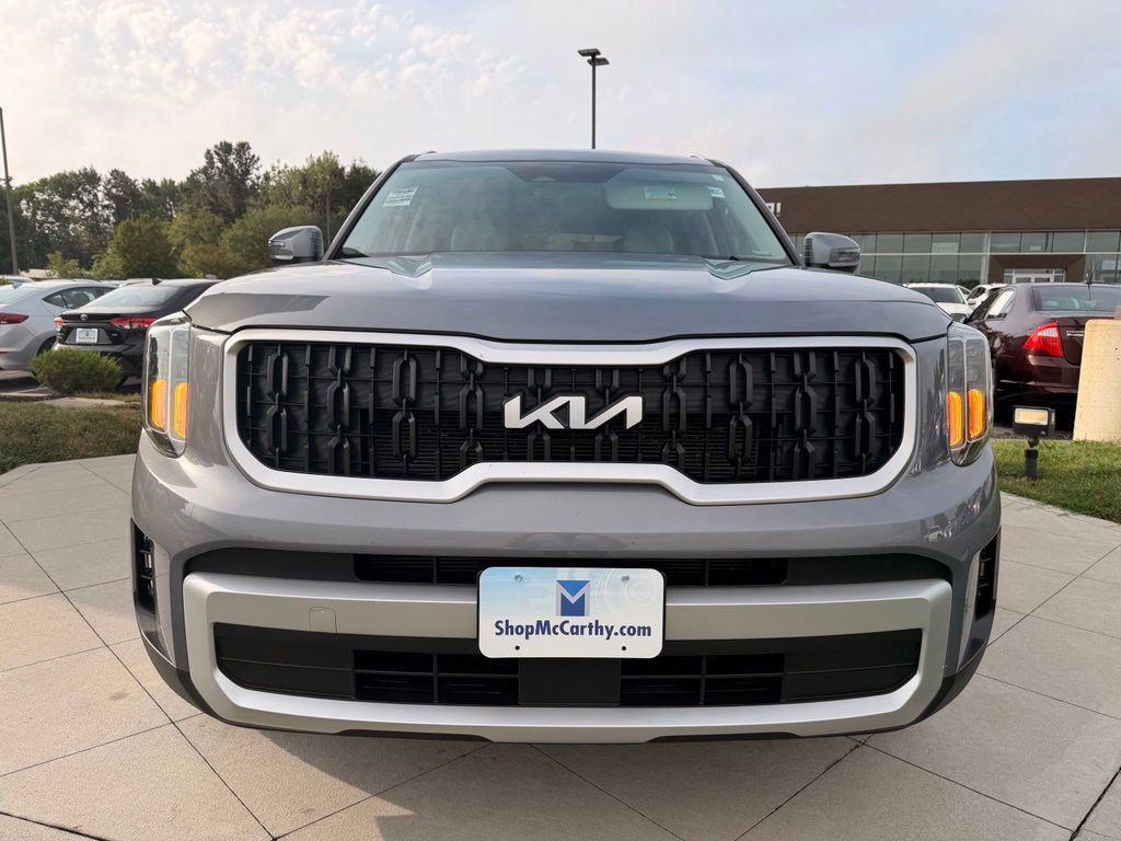 Used 2024 Kia Telluride EX w/ EX Captain's Chair Package FWD image 11