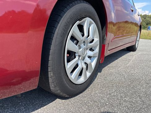 Used 2014 Nissan Altima 2.5 S w/ Display Audio Package FWD image 9