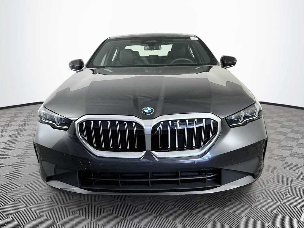 Used 2027 BMW 530i xDrive AWD/4WD image 2