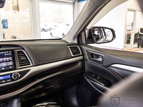 Used 2019 Toyota Highlander XLE image 41