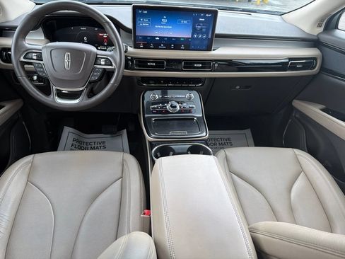 Used 2022 Lincoln Nautilus AWD image 2