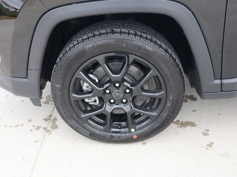 New 2026 Jeep Compass Latitude AWD/4WD image 17