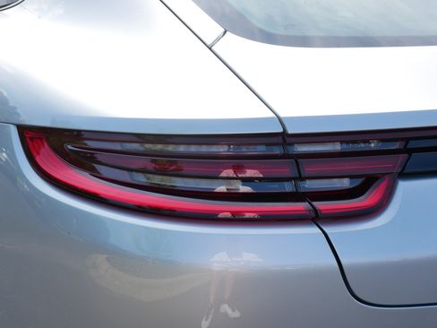 Used 2018 Porsche Panamera 4 image 17