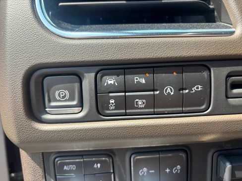 Used 2022 GMC Yukon XL SLT w/ SLT Premium Package AWD/4WD image 26