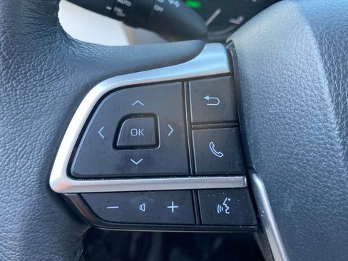 Used 2025 Toyota Sienna XLE w/ XLE Plus Package FWD image 28