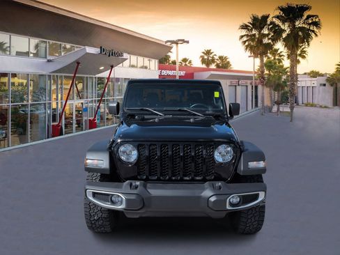 Used 2023 Jeep Gladiator Sport AWD/4WD image 7