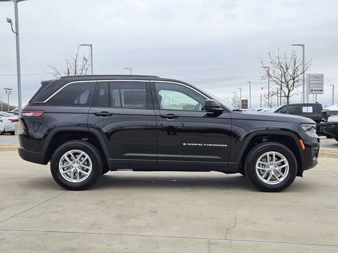 New 2026 Jeep Grand Cherokee Laredo image 7