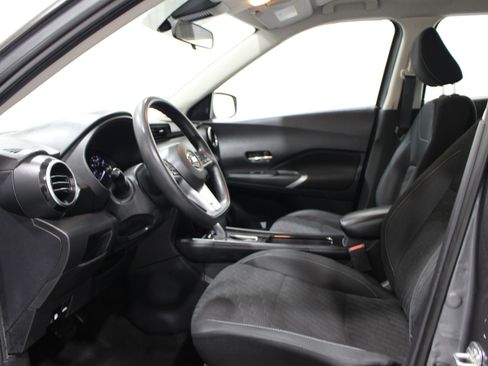 Used 2021 Nissan Kicks SV FWD image 3