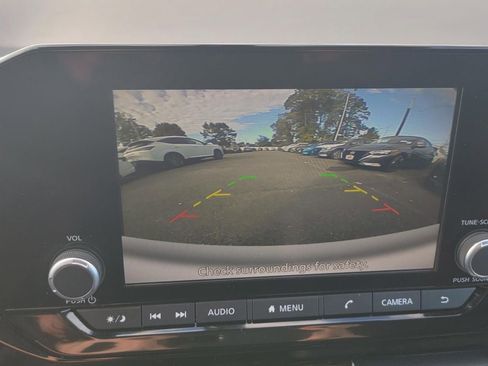 Used 2020 Nissan Pathfinder S image 32