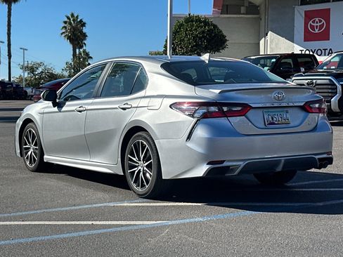 Used 2023 Toyota Camry SE image 3