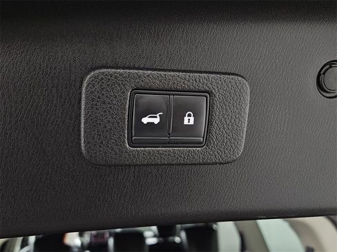 Used 2021 Nissan Armada SV w/ SV Appearance Package image 34