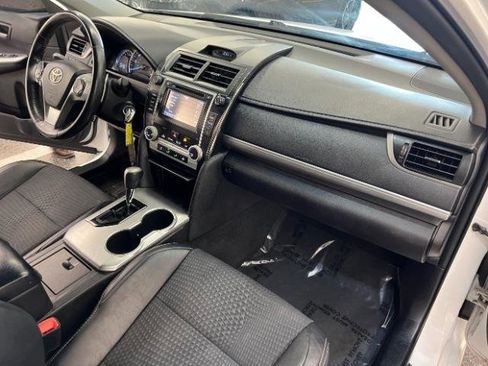 Used 2014 Toyota Camry SE FWD image 9