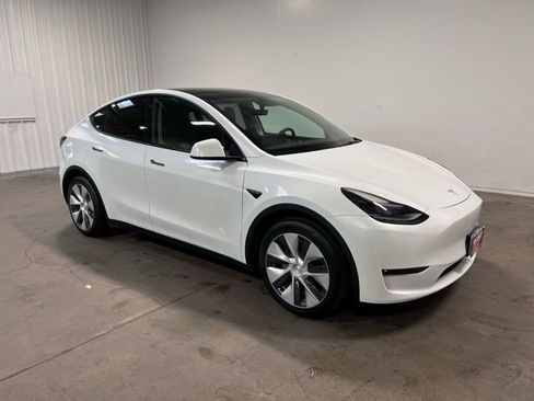 Used 2023 Tesla Model Y Long Range image 1
