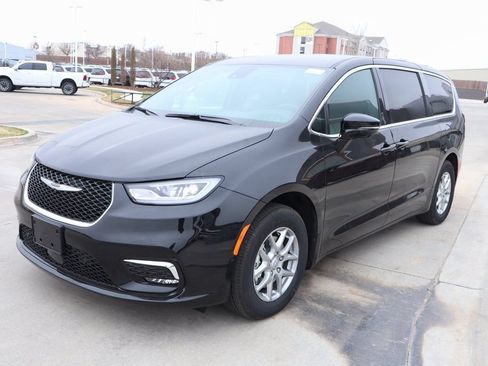 New 2026 Chrysler Pacifica Select FWD image 10