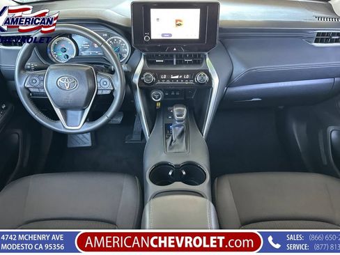 Used 2024 Toyota Venza LE AWD/4WD image 17